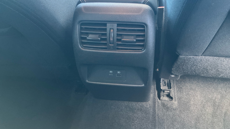 Nissan Qashqai 1.3 DiG-T MH 158 N-Connecta 5dr Xtronic Petrol Hatchback